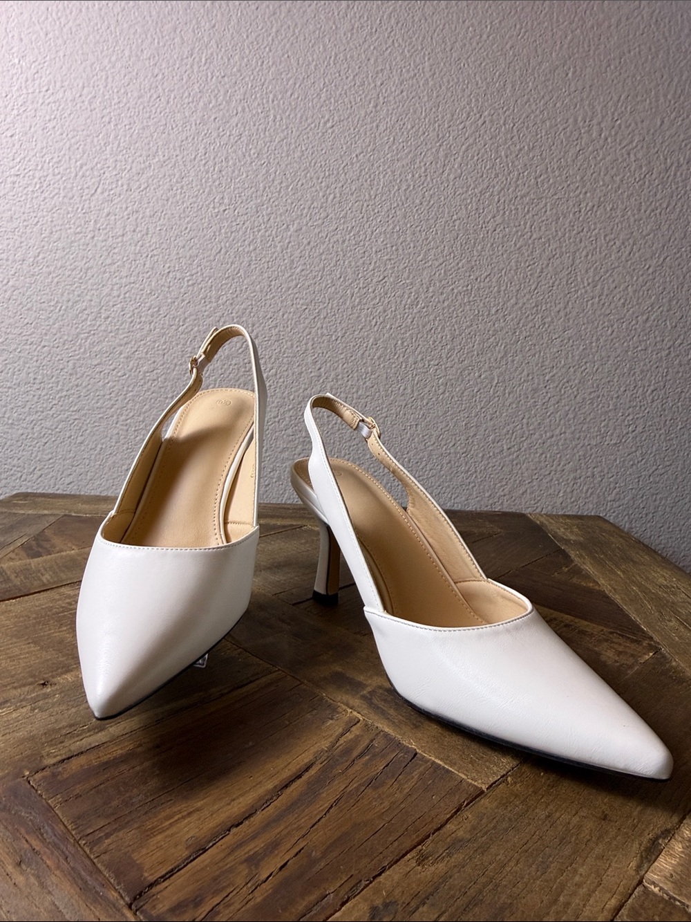 Size 9.5 Coutgo Women's White Slingback Pointed-Toe Heels